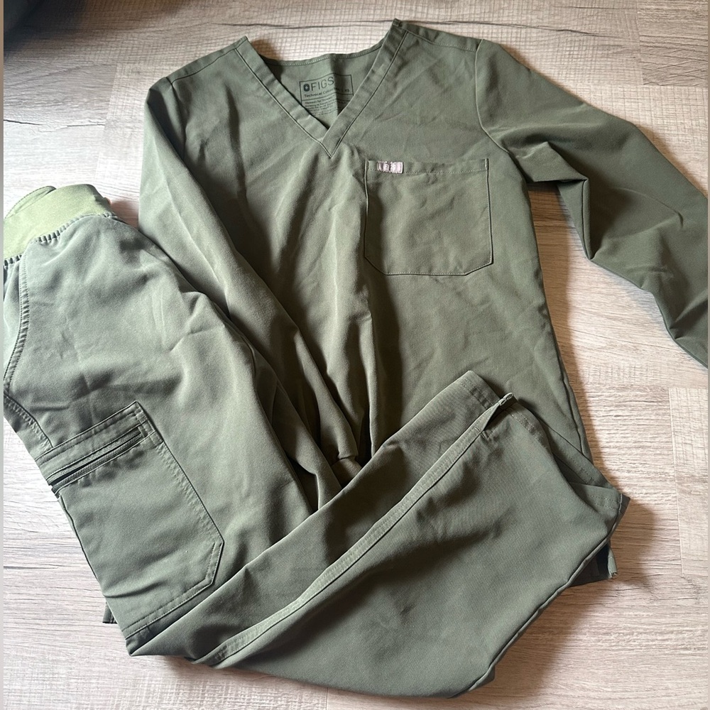 FIGS Longsleeve Set in Moss